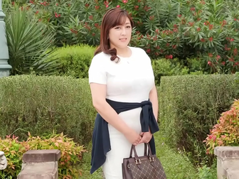 50-Year-Old Japanese MILF Reveals Her Sexy Figure in Ayase JAV Video!